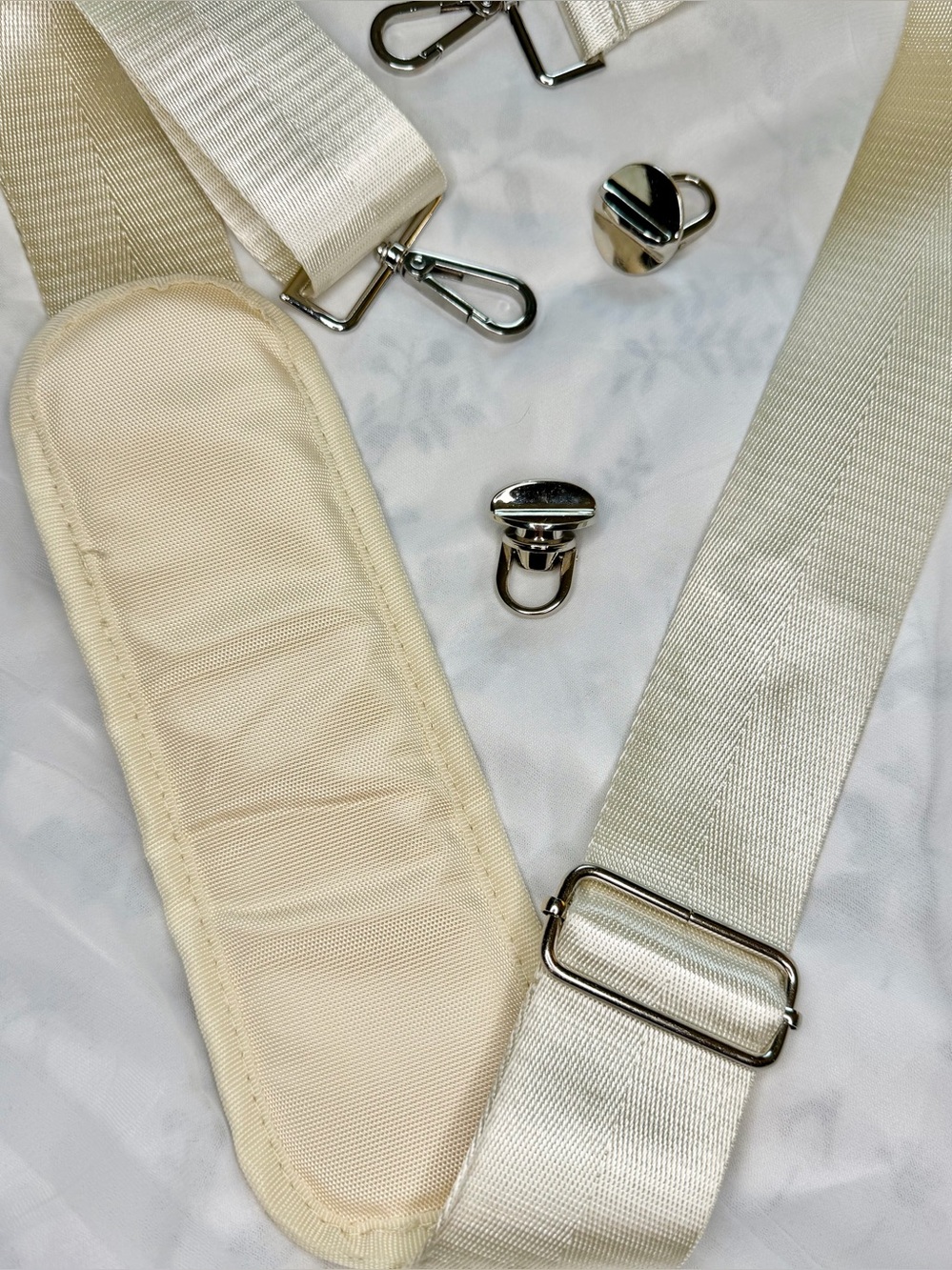 Bogg Bag Shoulder Strap Accessory – Cream - Picture 8 of 10